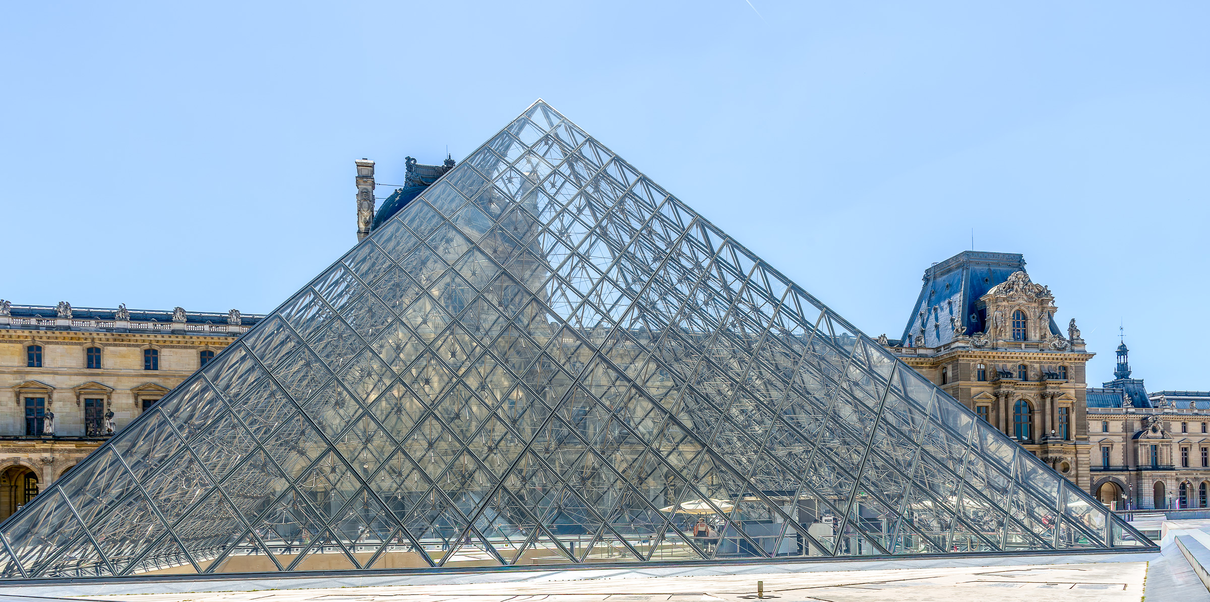 Pyramide de Louvre